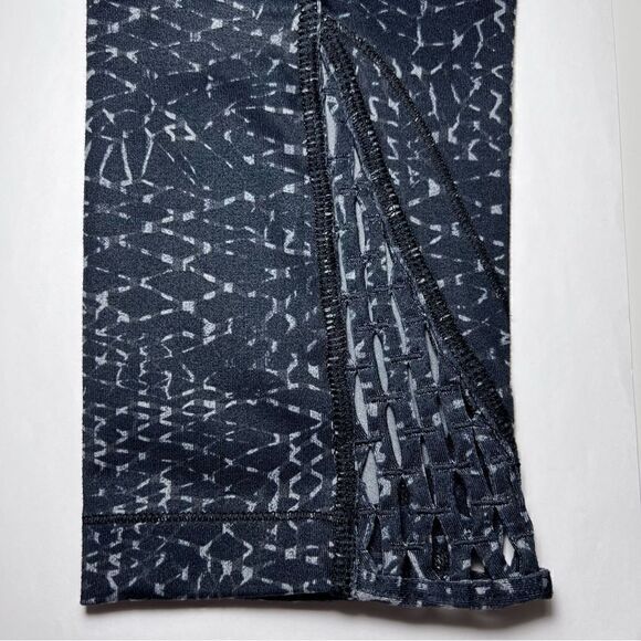 Lululemon True Self Crop II in Samba Snake Battleship Black - Picture 7 of 9